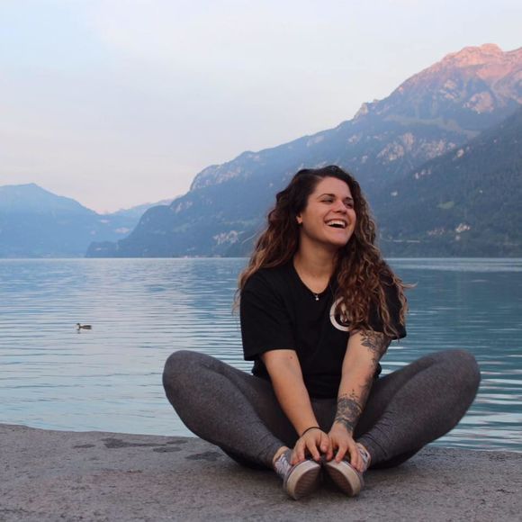 Meet your Posher, Aly - Picture 1 of 1